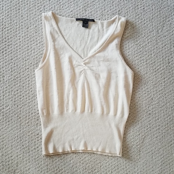 Marc Jacob's sleeveless v-neck lightweight sweater - Picture 1 of 3